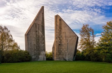 Friedland, Almanya - Ekim 31.2014: Friedland Anıtı olan Alman expellees ve dönenlerin bir anıt. Friedland kasaba yukarıda bir tepenin üzerinde bulunan.