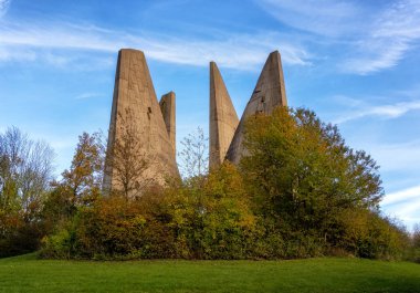 Friedland, Almanya - Ekim 31.2014: Friedland Anıtı olan Alman expellees ve dönenlerin bir anıt. Friedland kasaba yukarıda bir tepenin üzerinde bulunan.