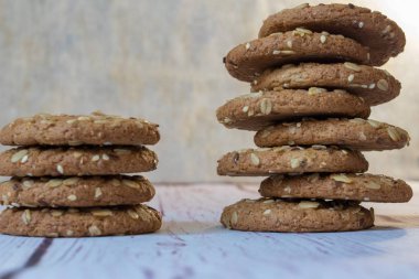 yulafezmesi kurabiye masada yatıyordu