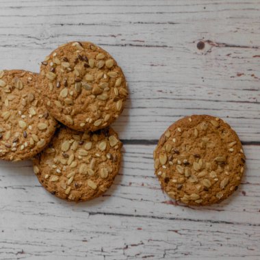 yulafezmesi kurabiye masada yatıyordu