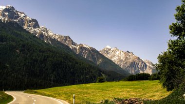 Vadiden dağda serin görünümü.