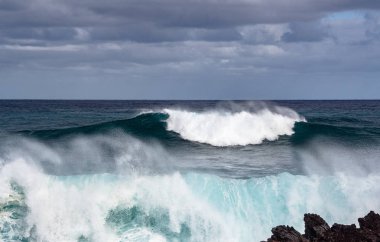 Dalgalar tenerife adasındaki fantastik pic