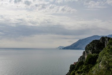 amalfi coast ile bulutlar üzerinde açık görüş
