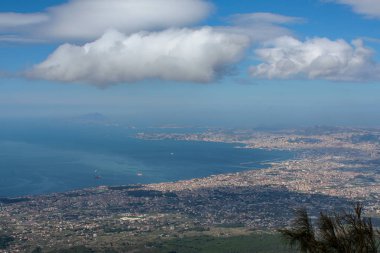 Vezüv Yanardağı Napoli sahilden üzerinde açık görüş