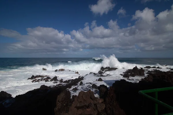 テネリフェ島の波から大きなビュー — ストック写真
