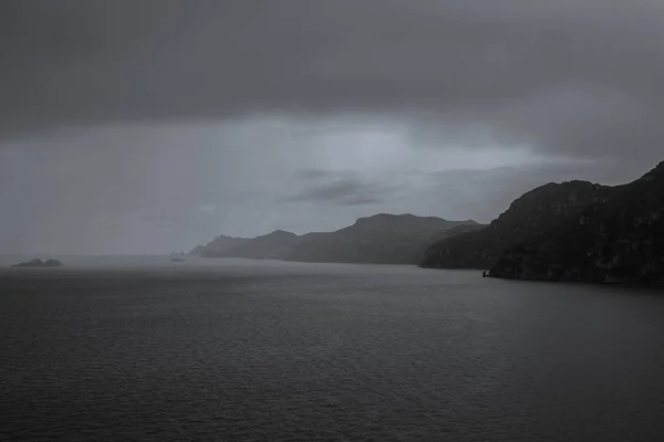 Amalfi Coast Bulutlar Ile Üzerinden Muhteşem Görünüm — Stok fotoğraf