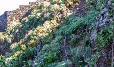tenerife üzerinden plaja ilginç yürüyüş yolu