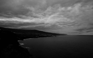 tenerife sahil siyah beyaz görünümü