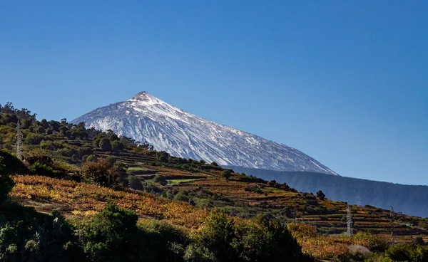 Gran vista a la montaña con nieve —  Fotos de Stock