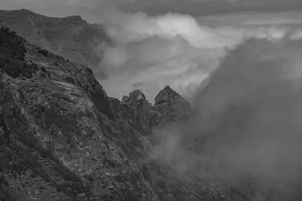 Černobílý pohled přes pohoří Anaga — Stock fotografie