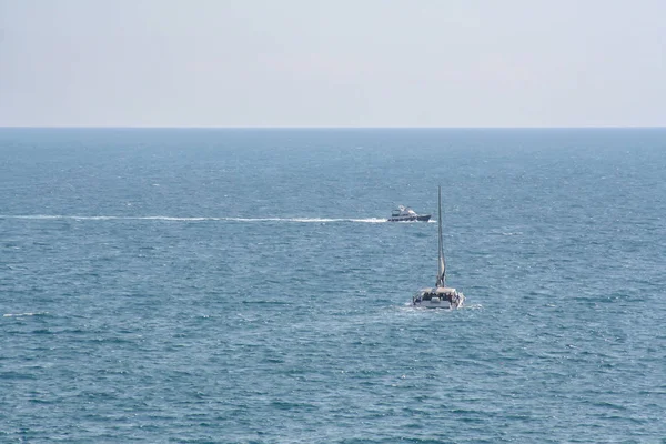 Barselona Denizi üzerinde tekne görünümü — Stok fotoğraf