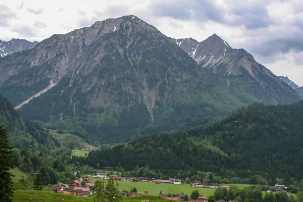 Vista típica sobre os alpes da alemanha — Fotografia de Stock