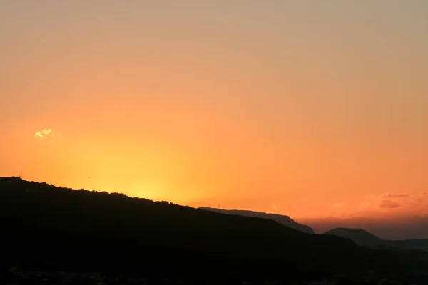 Тропический закат за горами Тенерифе — стоковое фото