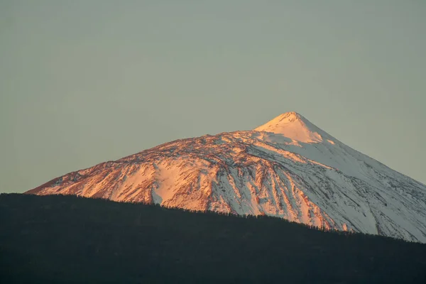 Fantastic snowy mountain at sunrise — Stock Photo, Image