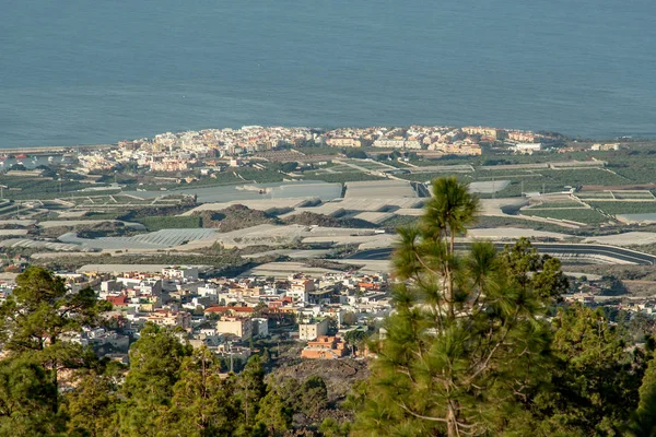 Vista típica desde la montaña hasta el puerto — Foto de Stock