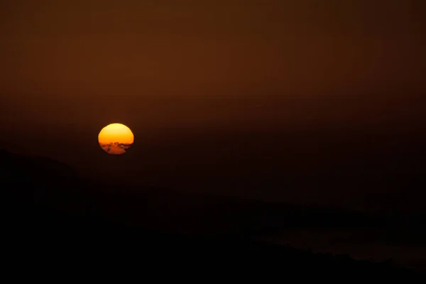 Sensacyjne zachód słońca nad morzem z chmury — Zdjęcie stockowe