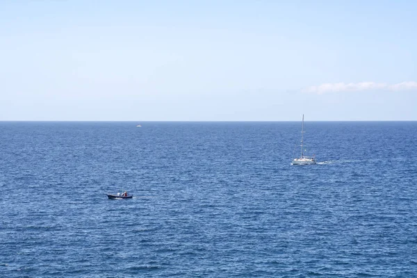 Tekneler ile tipik deniz sahne — Stok fotoğraf