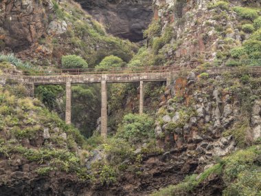 bir barranco en tenerife üzerinde bir köprü muhteşem görünümü
