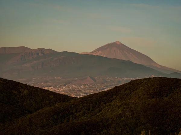 Panorama vista sobre a ilha de Tenerife para o vulcão Pico del Teide — Fotografia de Stock