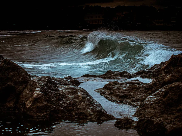 Spektakularne fale na wybrzeżu na Teneryfie — Zdjęcie stockowe