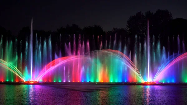 Lazer animasyonlu müzik çeşmesi.