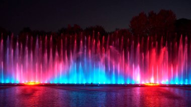 Lazer animasyonlu müzik çeşmesi.