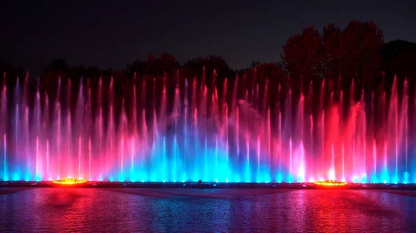 Lazer animasyonlu müzik çeşmesi.