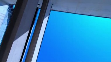 Tünelin kirişlerinden gökyüzünün görünümü