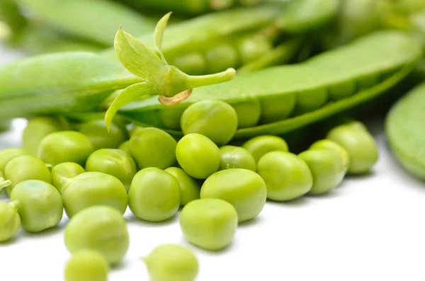 Schoten Grüner Erbsen Isoliert Auf Weißem Hintergrund Grünes Reifes Frisches — Stockfoto