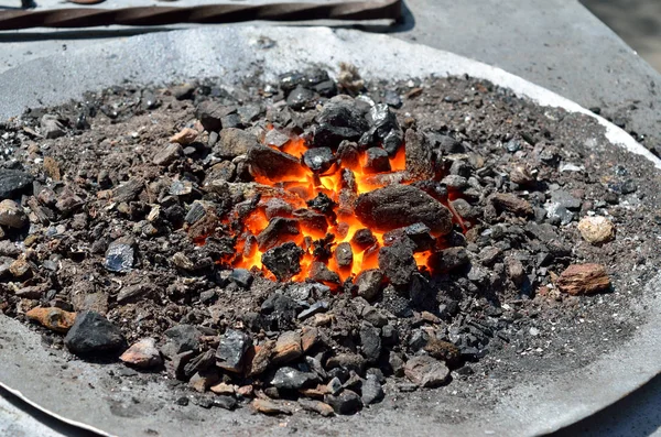 Red Hot Coals Burn Forge Horn Equipment Forging Metal — Stock Photo, Image