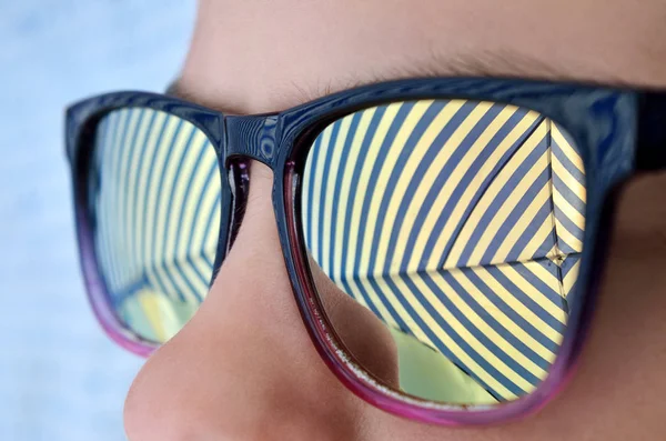 Reflektion Solglasögon Närbild Flicka Glasögon — Stockfoto