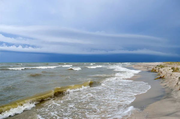 Морські Хвилі Миють Чистий Піщаний Пляж Пейзаж Дикому Пляжі Морський — стокове фото