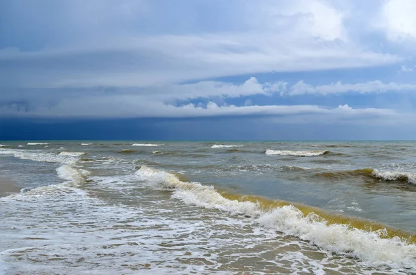 Морські Хвилі Миють Чистий Піщаний Пляж Пейзаж Дикому Пляжі Морський — стокове фото