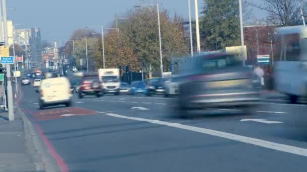 Verkeer in Londen, Engeland — Stockvideo