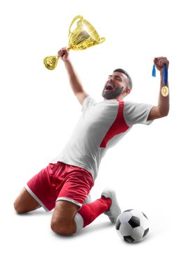 Futbol kazanır. Profesyonel futbolcu, açık stadyumun kazanarak kutlar. Spor. Hayatın zevki. Beyaz arka planda yalıtılmış
