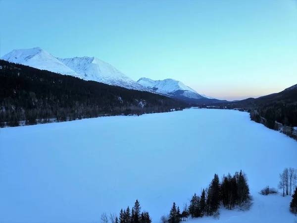Lago Frozen Trail Alaska —  Fotos de Stock