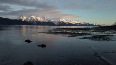 Akşam kış gelgit manzarası Alaska
