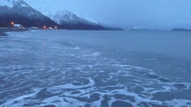 Εκπληκτική Θέα Παλίρροια Βράδυ Χειμώνα Στην Αλάσκα — Αρχείο Βίντεο