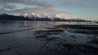 Akşam kış gelgit manzarası Alaska