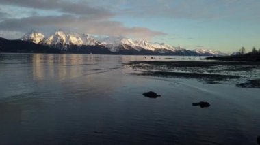 Akşam kış gelgit manzarası Alaska