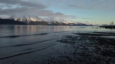 Akşam kış gelgit manzarası Alaska