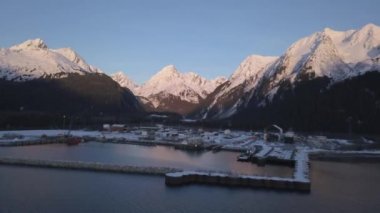 Seward Alaska tekne limanları kış manzaraları