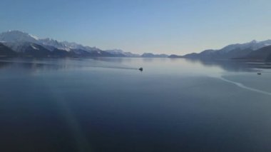 Diriliş Bay Seward Alaska seyahat eden römorkör 
