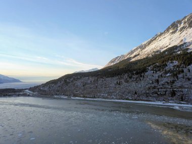 Alaska'nın Kenai Yarımadası ve Chugach Dağları kış manzarası