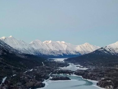 Alaska'nın Kenai Yarımadası ve Chugach Dağları kış manzarası