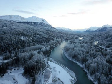 Alaska'nın Kenai Yarımadası ve Chugach Dağları kış manzarası