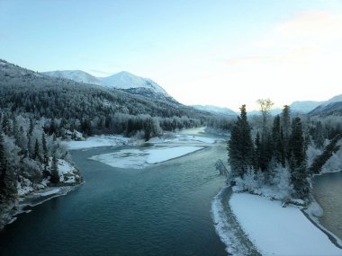 Alaska'nın Kenai Yarımadası ve Chugach Dağları kış manzarası