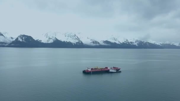 Remolcadores Barcazas Bahía Resurrección Alaska Día Lluvioso Invierno — Vídeo de stock