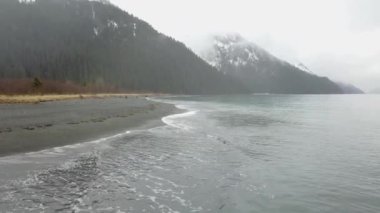 Yumuşak dalgalar ve gelgit Alaska 