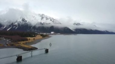 Tersane ve terk değirmen Alaska manzaraları.